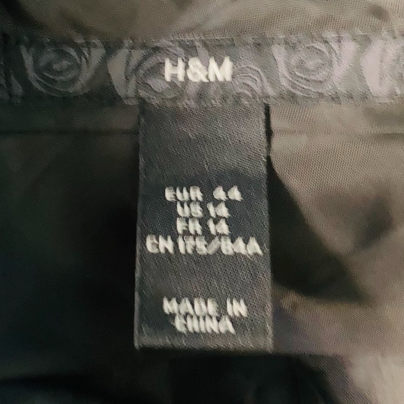 H&M wool blend wide leg button front sailor pants in black. Size 14 - Picture 4 of 5